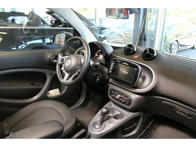 Smart ForTwo Cabrio twinamic passion 83.355 km 11.980 € Euskirchen 53881