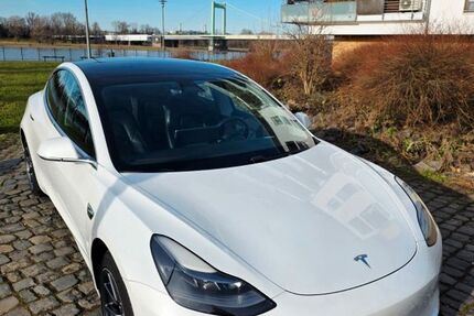 Tesla Model 3 197.585 km 15.900 &euro; Köln 51063