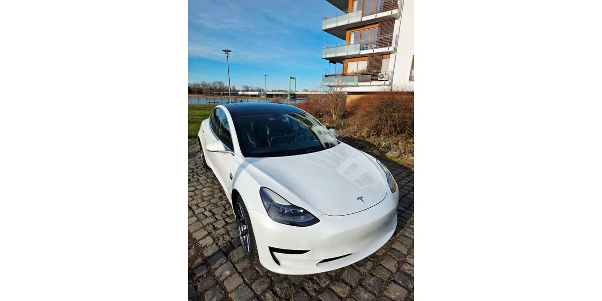 Tesla Model 3 197.585 km 15.900 &euro; Köln 51063