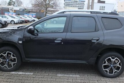 Dacia Duster II CELEBRATIONMOD.2021 NAVI KAMERA KLIMAAUT 62.155 km 12.704 &euro; Köln 50858