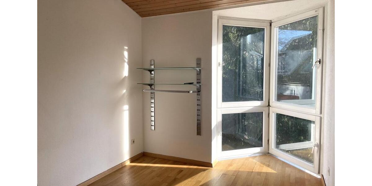 Dachgeschoßwohnung Lohmar - 3 Zimmer, 90 m&sup2;, 950&euro; | Angebot:24397731