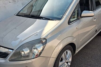 Opel Zafira Tourer 249.070 km 1.850 &euro; Köln 50823