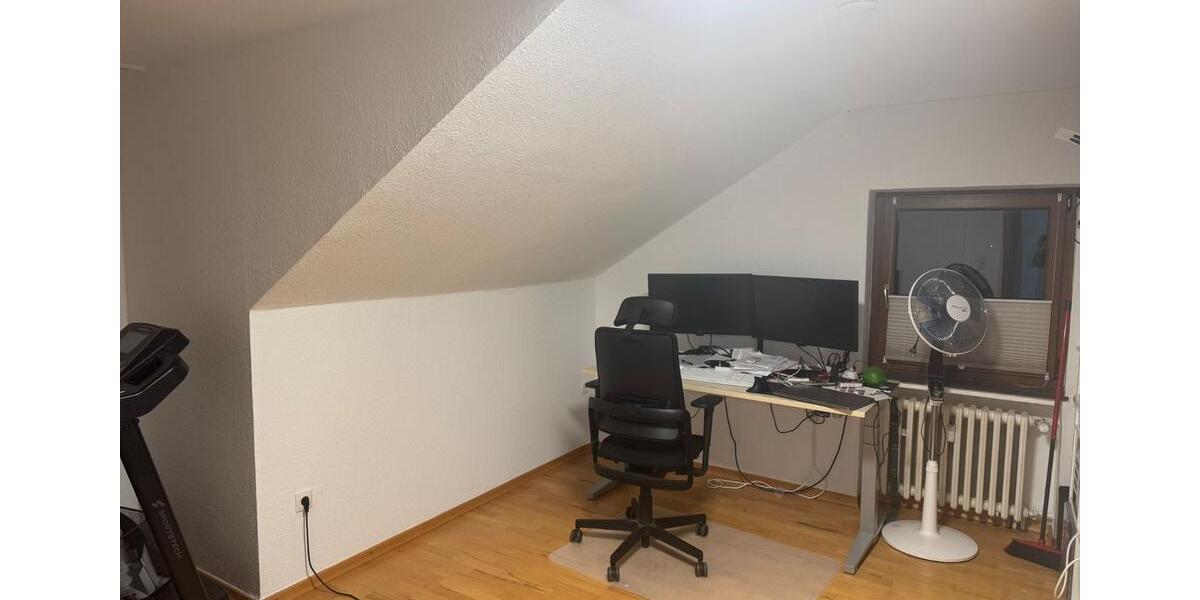 Dachgeschoßwohnung Bonn Hardtberg - 3 Zimmer, 84 m&sup2;, 680&euro; | Angebot:25690795