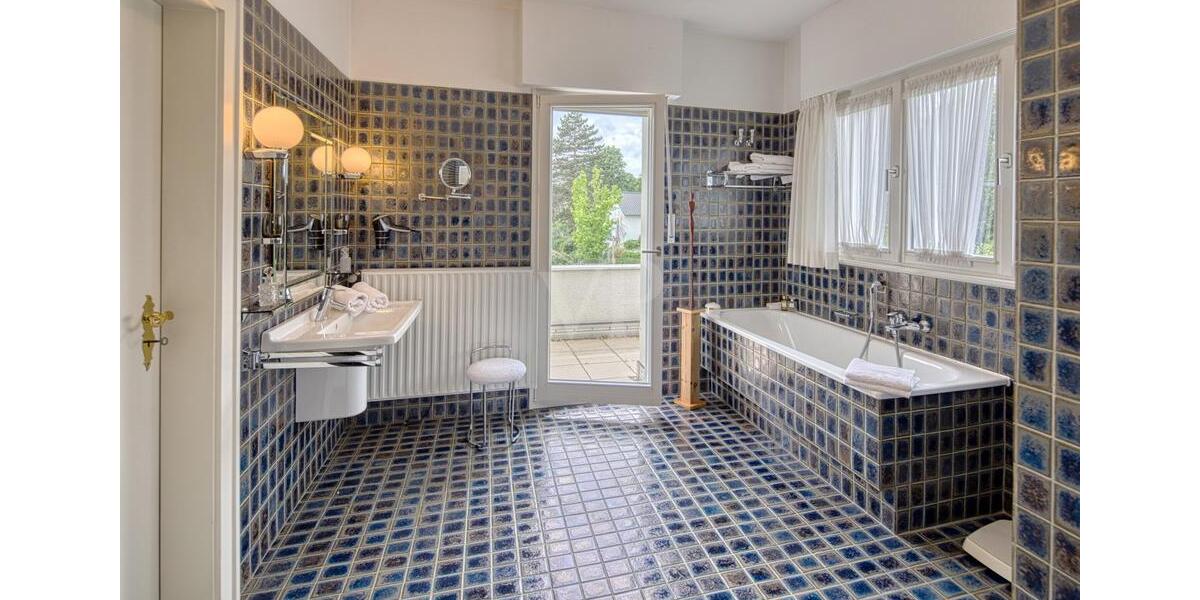 Einfamilienhaus Bonn Lannesdorf - 6 Zimmer, 160 m&sup2;, 3.100&euro; | Angebot:24795046