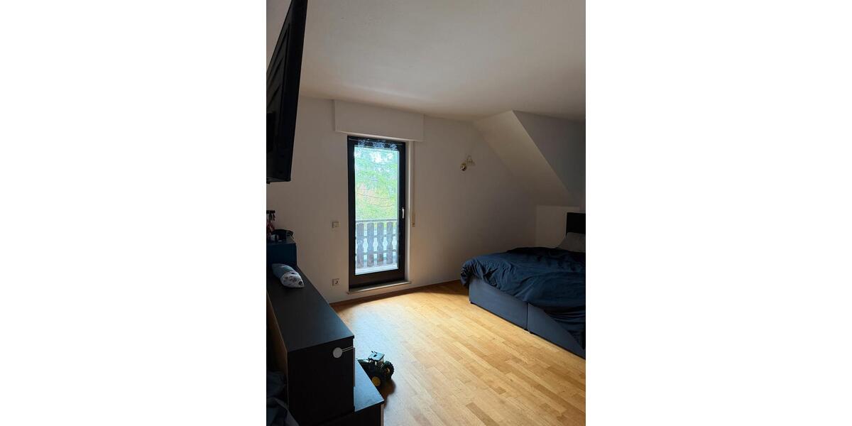 Etagenwohnung Hennef (Sieg) - 3 Zimmer, 92 m&sup2;, 1.250&euro; | Angebot:25756653