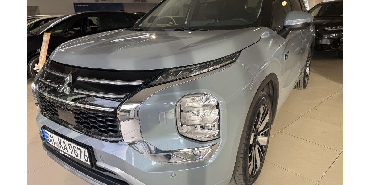Mitsubishi Plug-in Hybrid Outlander 15.000 km 52.990 &euro; Brühl 50321