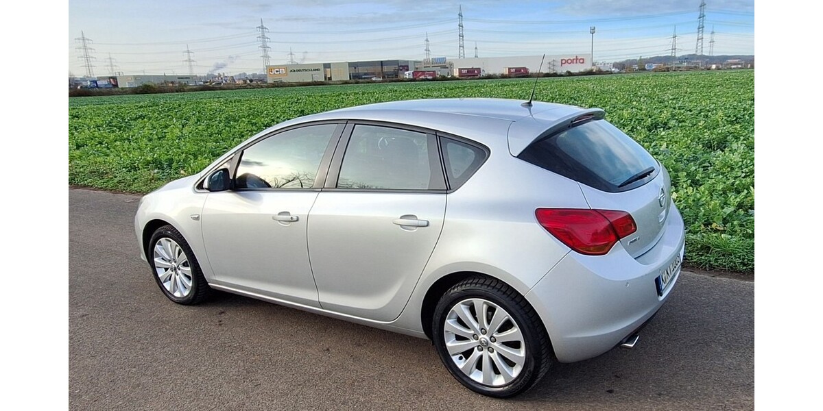 Opel Astra 95.000 km 5.900 &euro; Köln 50667