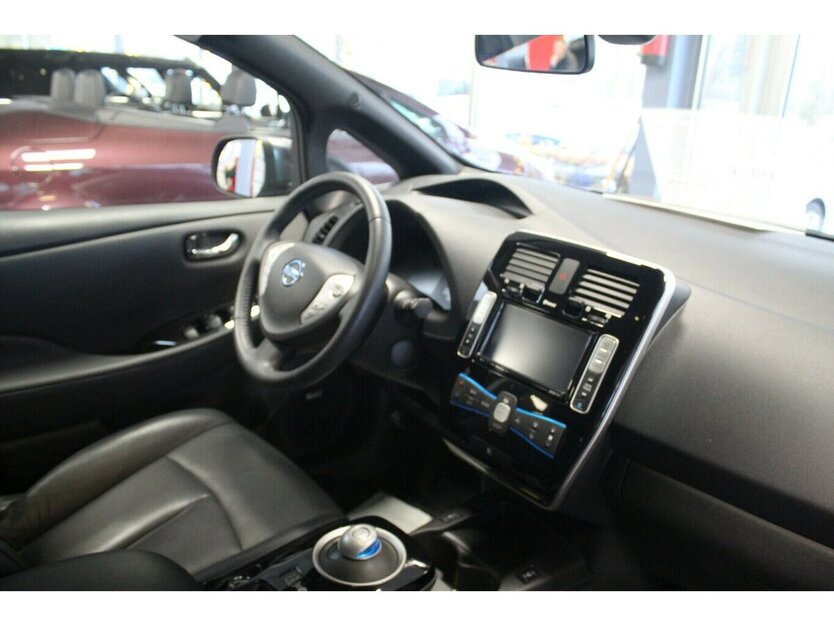 Nissan Leaf 30 kWh Tekna 360° 1.Hand 9.986 km 9.980 € Euskirchen 53881