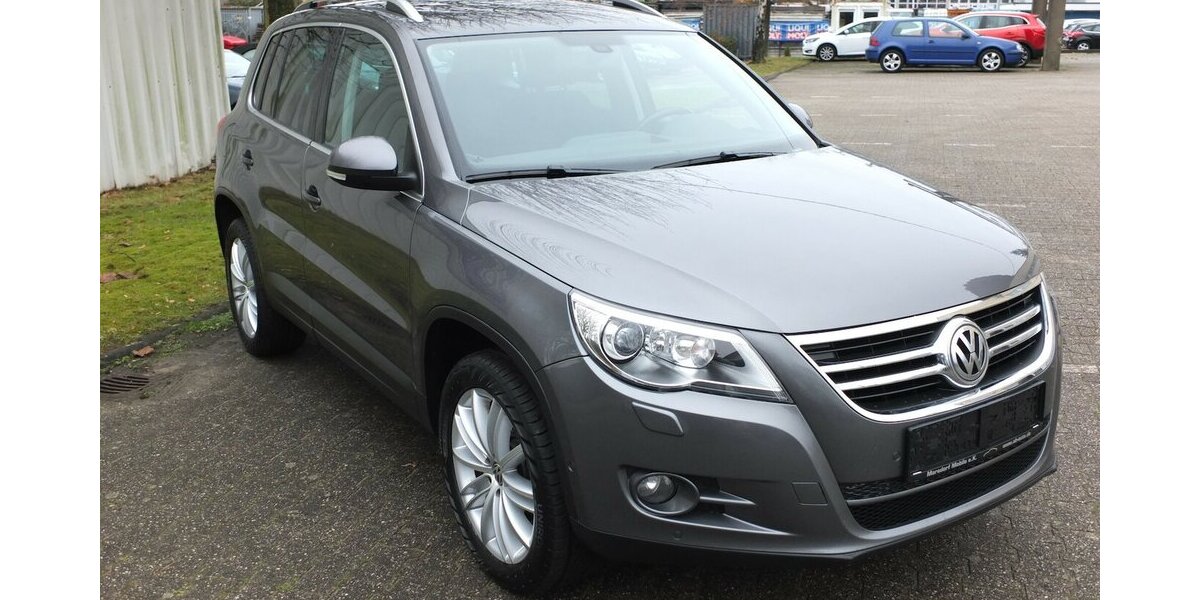 VW Tiguan TEAM orig.ATM ca 52 tkm XENON AHK PARKPILOT 112.432 km 9.908 &euro; Köln 50858