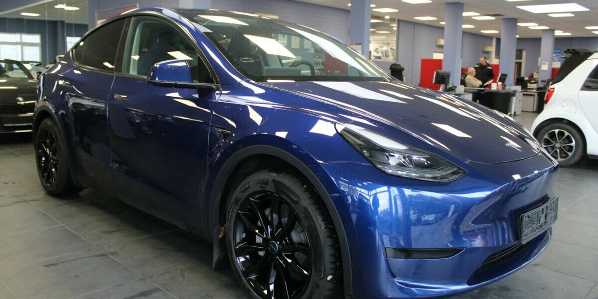 Tesla Model Y RWD 33.530 km 32.980 &euro; Euskirchen 53881