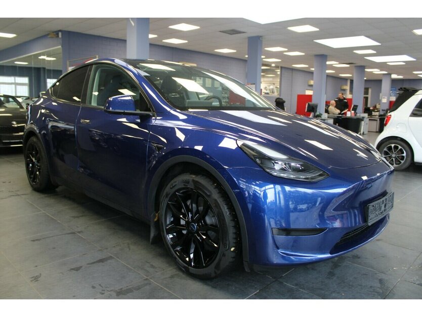 Tesla Model Y RWD 33.530 km 32.980 € Euskirchen 53881