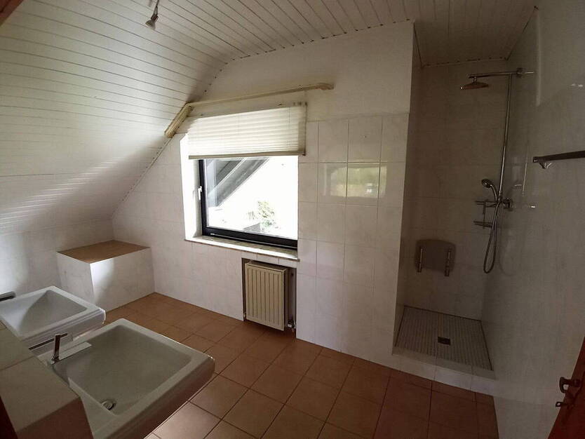 Ruhige Lage mit Blick auf Rhein und Bonn, großes Grundstück, schönes Haus mit EinliegerWohnung