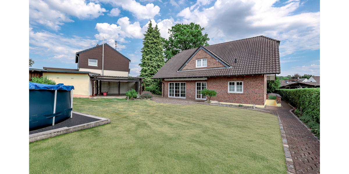 Großzügiges Einfamilienhaus auf weitläufigem Grundstück mit Sauna, Nebengebäude und Doppelgarage - Einfamilienhaus Königswinter / Berghausen Berghausen | Angebot:27224852