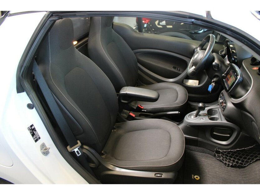 Smart ForTwo Cabrio twinamic passion 83.355 km 11.980 € Euskirchen 53881