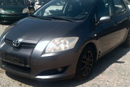 Toyota Auris 147.000 km 3.999 &euro; Bonn 53227