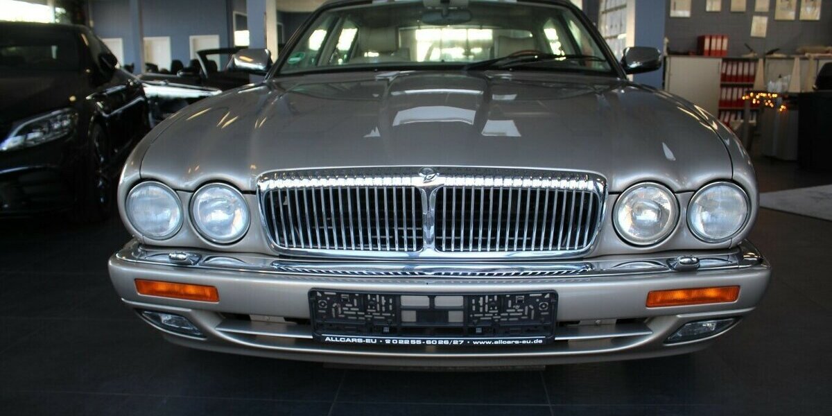Jaguar XJ 4.0 Lang Automatik - Leder - Schiebedach - 119.865 km 16.980 &euro; Euskirchen 53881