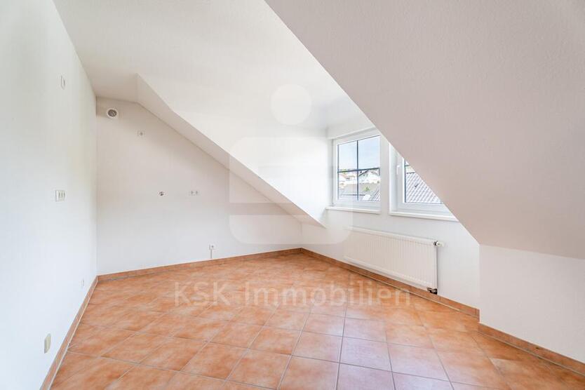 Großzügige Dachgeschoßwohnung mit Südterrasse und Blick ins Grüne in Lohmar.