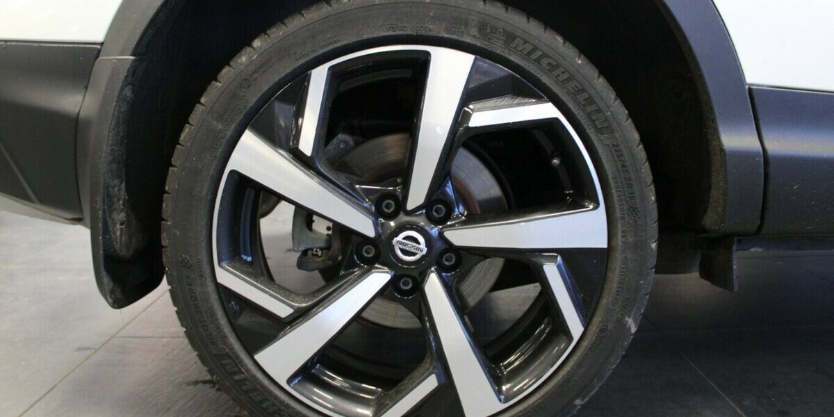 Nissan Qashqai 1.2 DIG-T 2WD Aut. - Panorma - 101.196 km 14.980 &euro; Euskirchen 53881