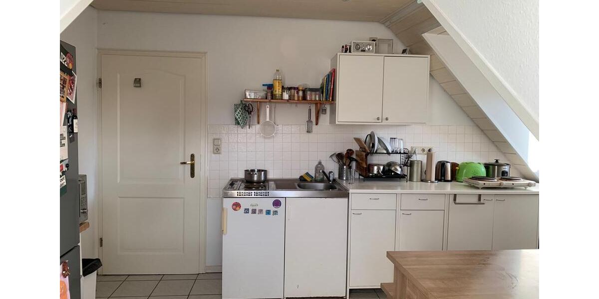 Dachgeschoßwohnung Bonn Tannenbusch - 3 Zimmer, 170 m&sup2;, 547&euro; | Angebot:26256381