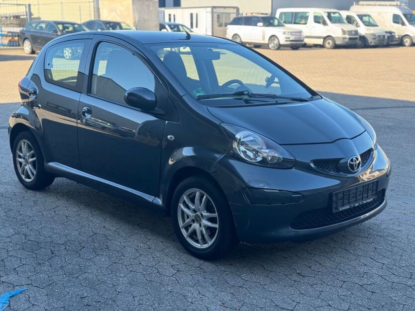 Toyota Aygo (X) 120.400 km 2.950 € Bornheim 53332