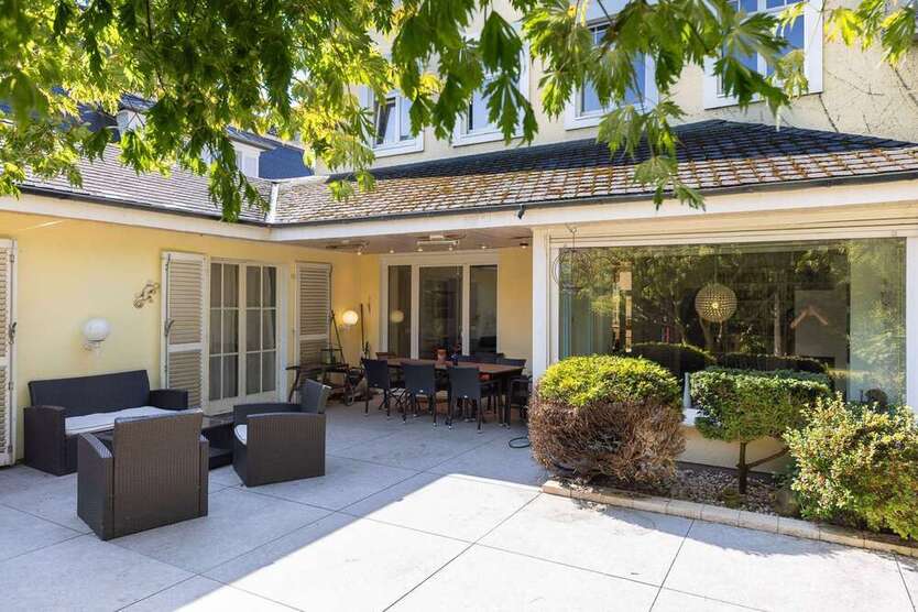 Haus zum Kaufen in Köln Lövenich 2.250.000 € 300 m²