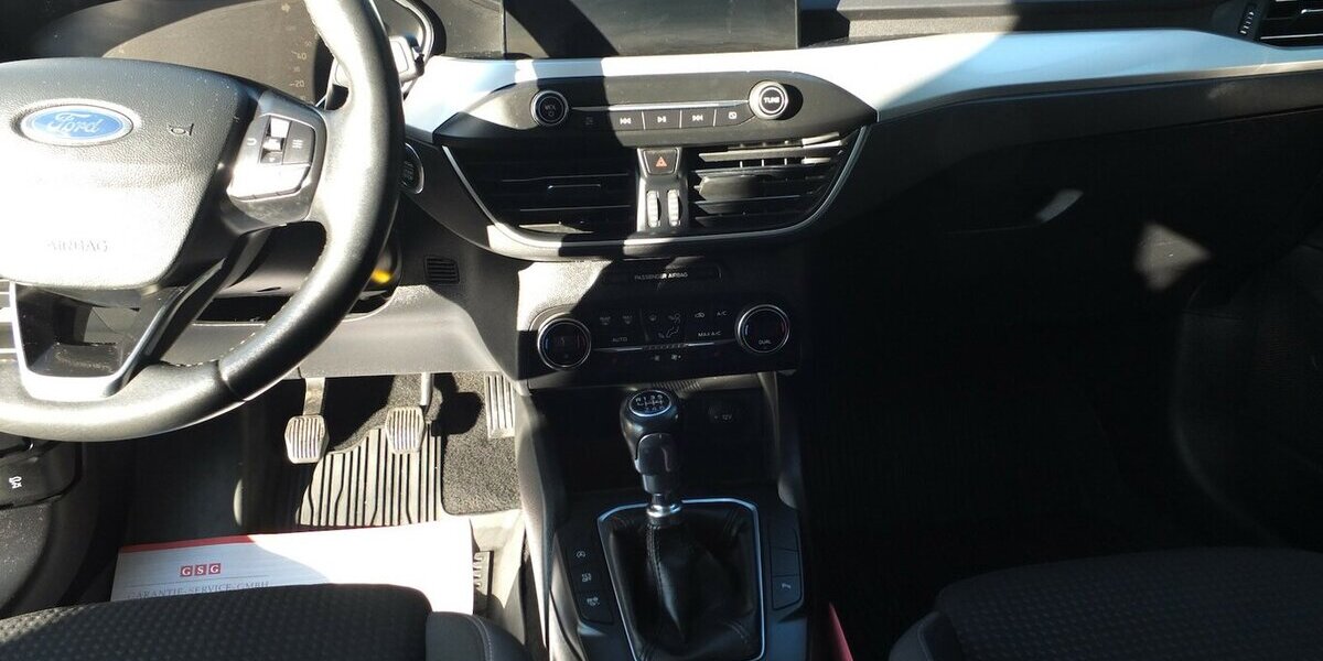 Ford Focus NAVI BLUETOOTH SHZ PARCTRONIC 1 HAND 124.895 km 11.500 &euro; Köln 50858