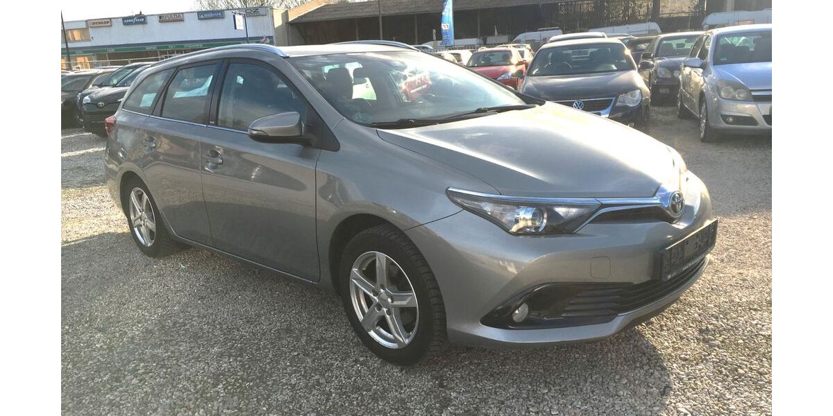 Toyota Auris 181.000 km 7.499 &euro; Bonn 53227