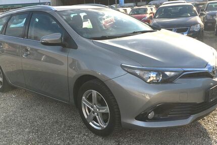 Toyota Auris 181.000 km 7.999 € Bonn 53227