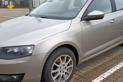 Skoda Octavia 98.500 km 9.990 € Overath 51491