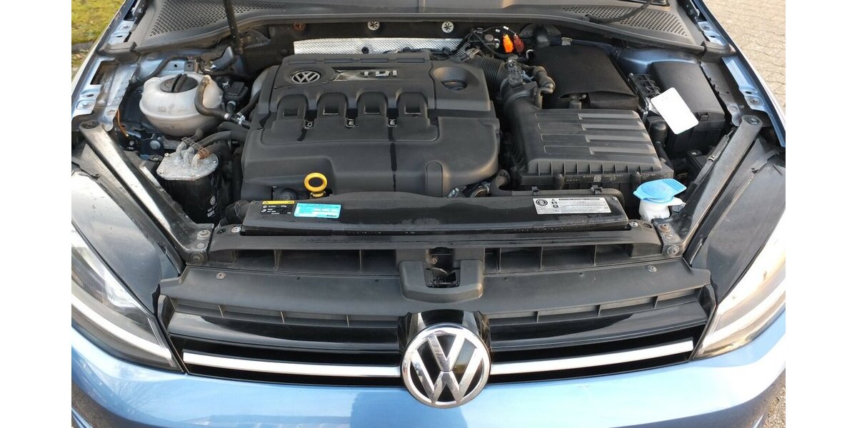 VW Golf COMFORTLINE PANORAMADACH KLIMAAUTOMATIK 1.Han 150.000 km 9.908 &euro; Köln 50858