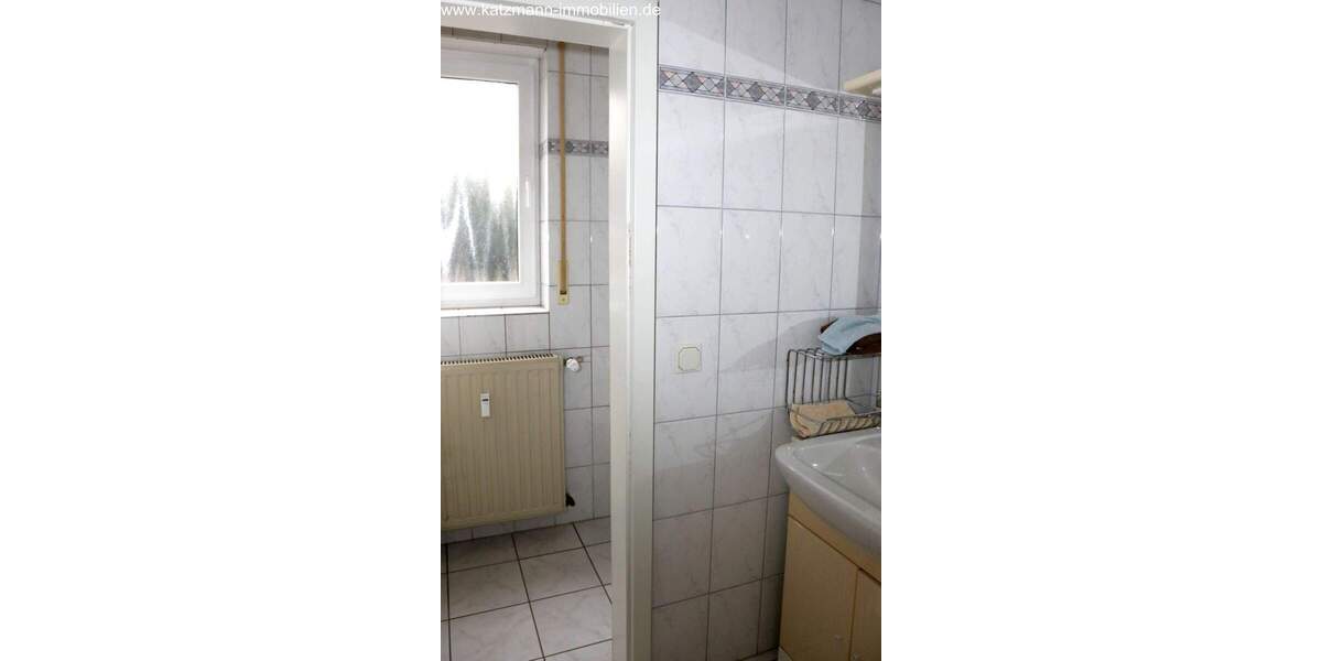 Wohn- und Geschäftshaus + Garagen + 1.186 m² großes Grundstück zu verkaufen 1 zimmer