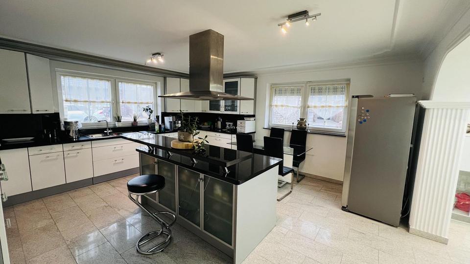 Mehrfamilienhaus, Wohnhaus Köln Lindenthal - 6 Zimmer, 266 m&sup2;, 3.150&euro; | Angebot:25756607