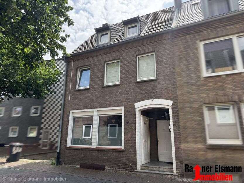 Haus zum Kaufen in Emmerich am Rhein 220.000 € 207.2 m²
