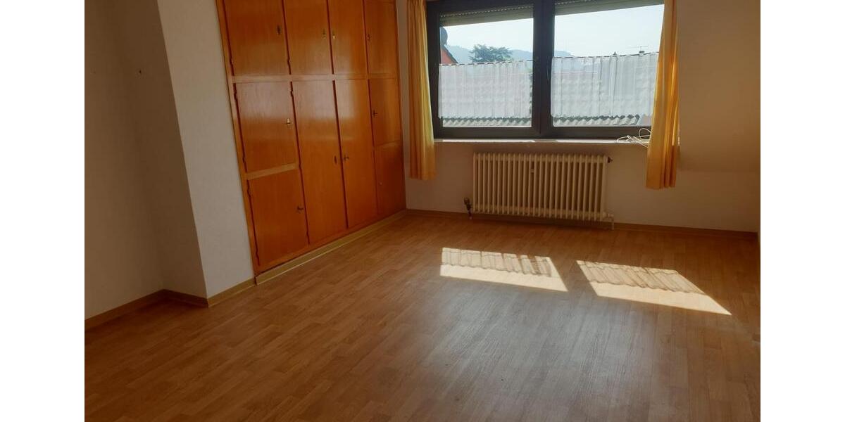 Reihenhaus Remagen - 6 Zimmer, 215 m&sup2;, 270.000&euro; | Angebot:27227804