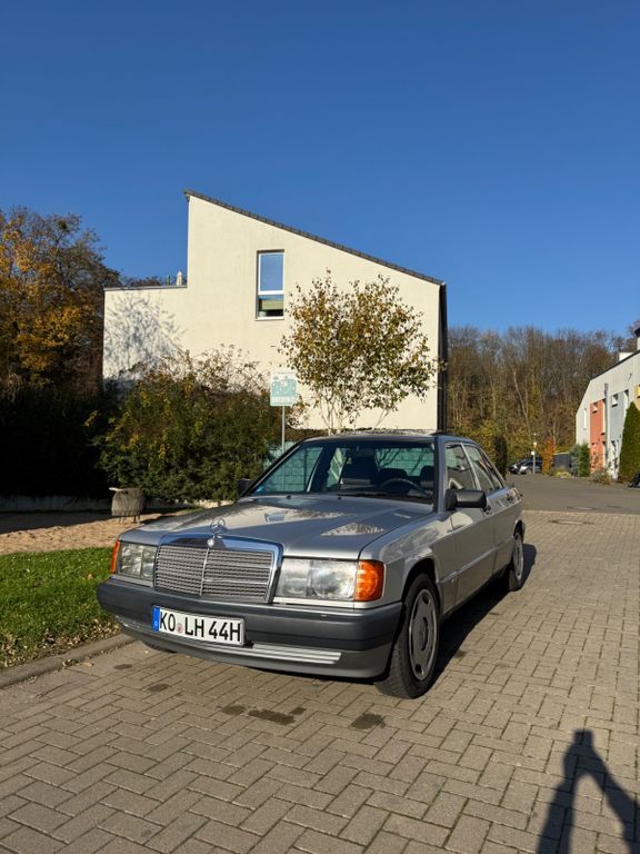 Mercedes-Benz 190 125.900 km 5.900 € Köln 51107