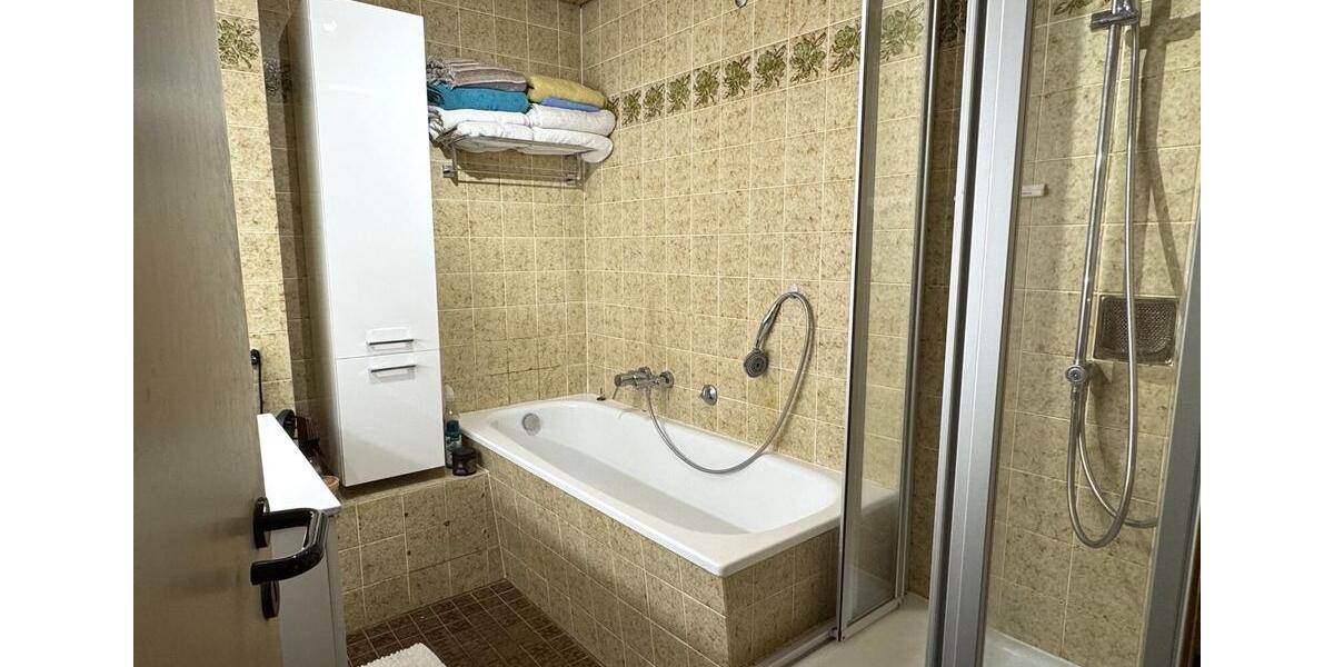 Dachgeschoßwohnung Lohmar - 3 Zimmer, 90 m&sup2;, 950&euro; | Angebot:24397731