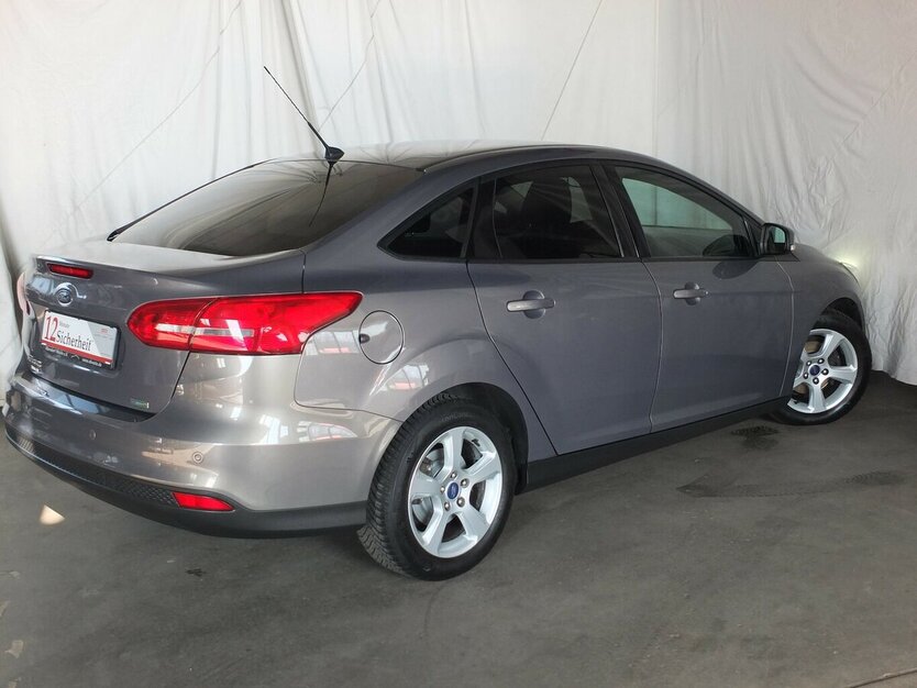 Ford Focus STUFENHECK KLIMAUTOMATIK PARKPILOT 118.919 km 7.304 € Köln 50858