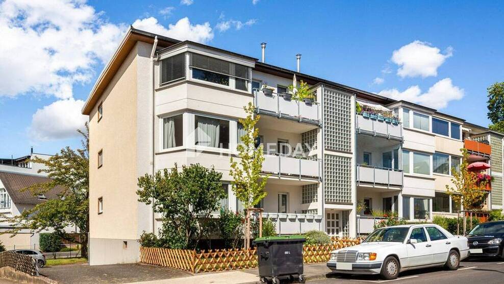 Stilsicher wohnen in Bonn-Beuel: moderne 3-Zimmer-Wohnung mit Balkon, Stellplatz und Substanz