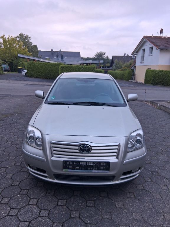 Toyota Avensis 147.800 km 2.100 € königswinter 53639