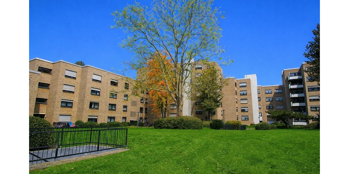 Gut geschnittene, barrierearme und bezugsfreie 4 Zimmer-Wohnung mit Balkon und Tiefgaragenstellplatz - Etagenwohnung Bonn / Tannenbusch Tannenbusch | Angebot:26196067