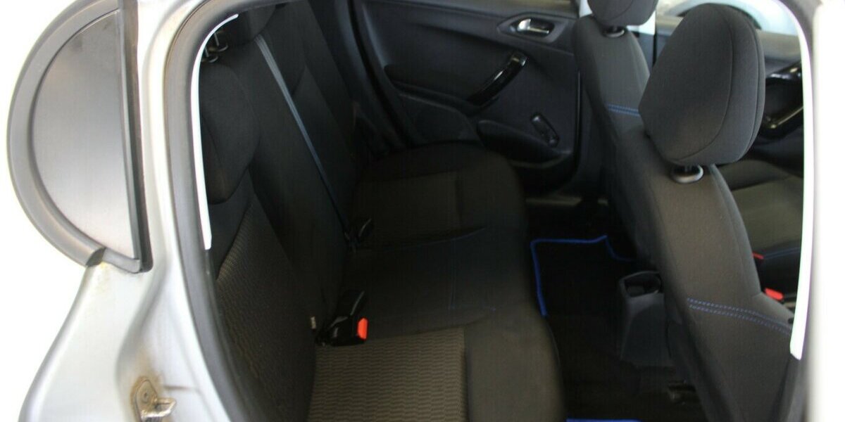 Peugeot 208 1.2 PureTech 82 Style - Panorama - 5-Türig - 89.226 km 8.980 &euro; Euskirchen 53881