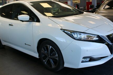 Nissan Leaf 40KWh Tekna 73.565 km 12.980 &euro; Euskirchen 53881