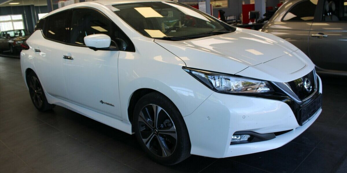 Nissan Leaf 40KWh Tekna 73.565 km 12.980 &euro; Euskirchen 53881
