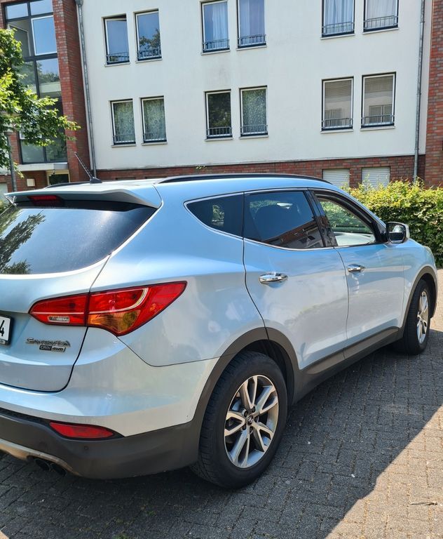 Hyundai SANTA FE 110.000 km 14.200 € Köln 50968