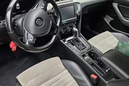 VW Passat 163.306 km 16.900 € Köln 51143