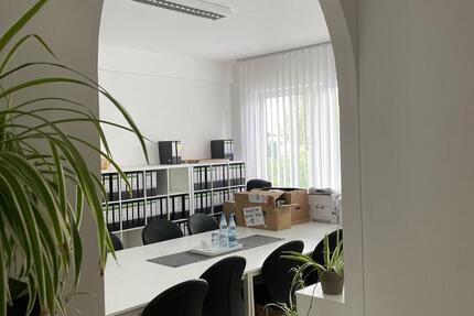 Großzügige Büro- Praxisfläche in zentraler Lage zimmer