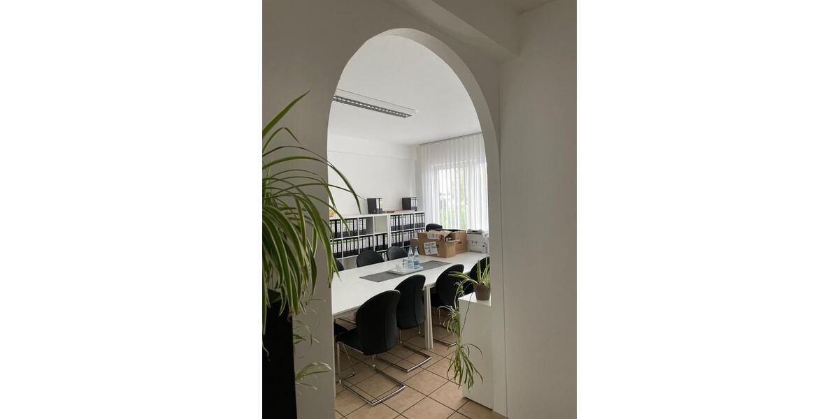 Großzügige Büro- Praxisfläche in zentraler Lage zimmer