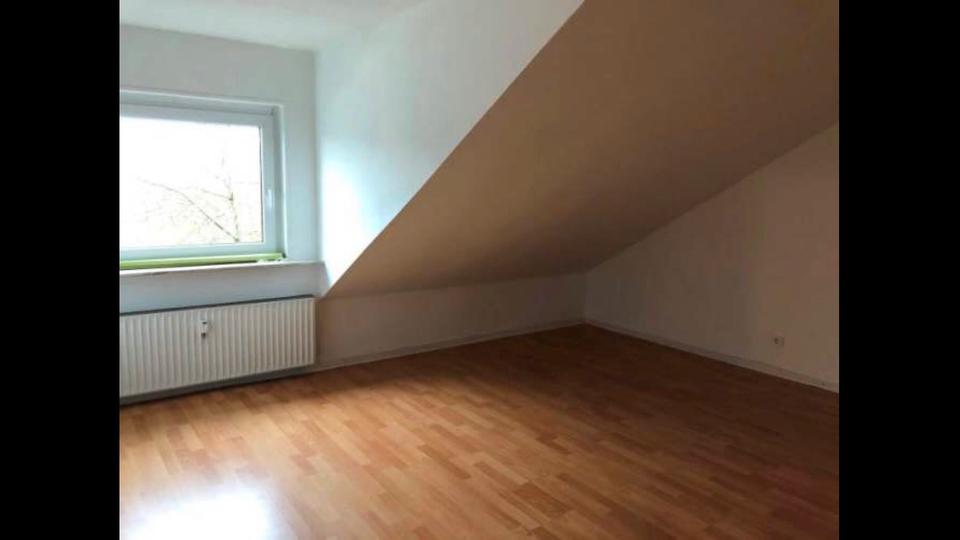 Dachgeschoßwohnung Hennef (Sieg) - 4 Zimmer, 120 m&sup2;, 1.050&euro; | Angebot:24835277