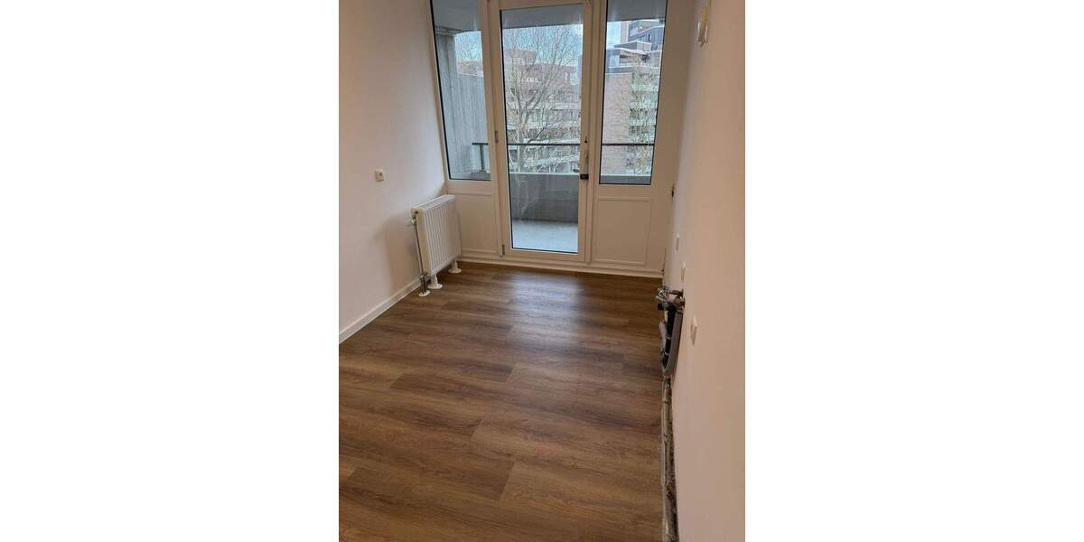 Etagenwohnung Köln Westhoven - 3 Zimmer, 96 m&sup2;, 1.400&euro; | Angebot:24702074
