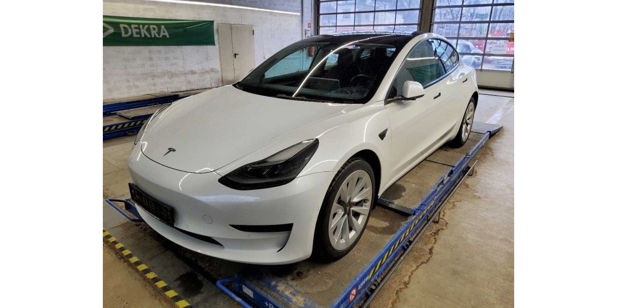 Tesla Model 3 41.057 km 24.900 &euro; Hennef 53773